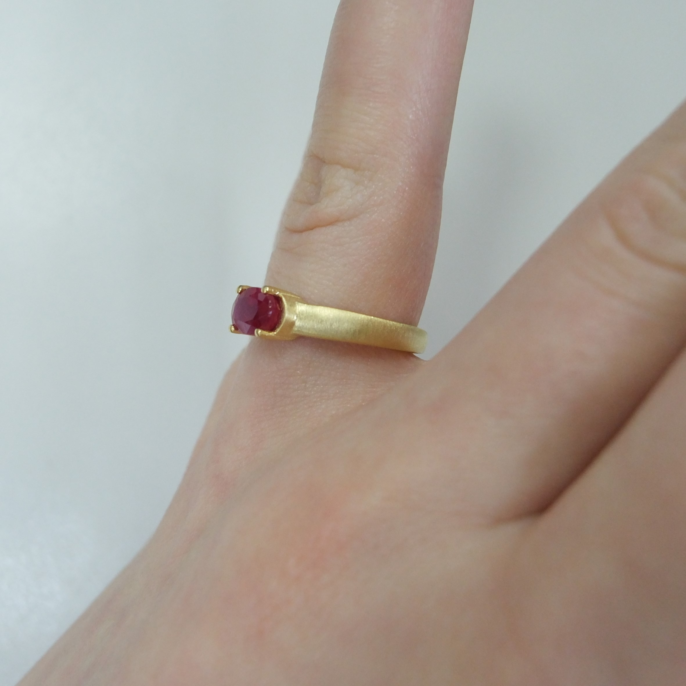 Серебряное кольцо с рубином